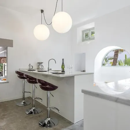 Cozy In With Private Swimming Pool, Be Inside Or Outside