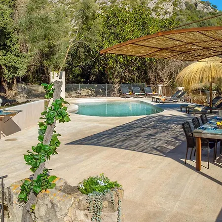 Cozy In With Private Swimming Pool, Be Inside Or Outside