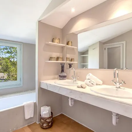 Cozy In With Private Swimming Pool, Be Inside Or Outside *