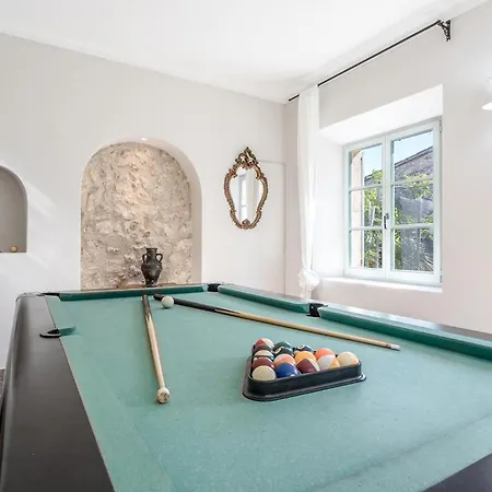 Cozy In With Private Swimming Pool, Be Inside Or Outside Holiday home